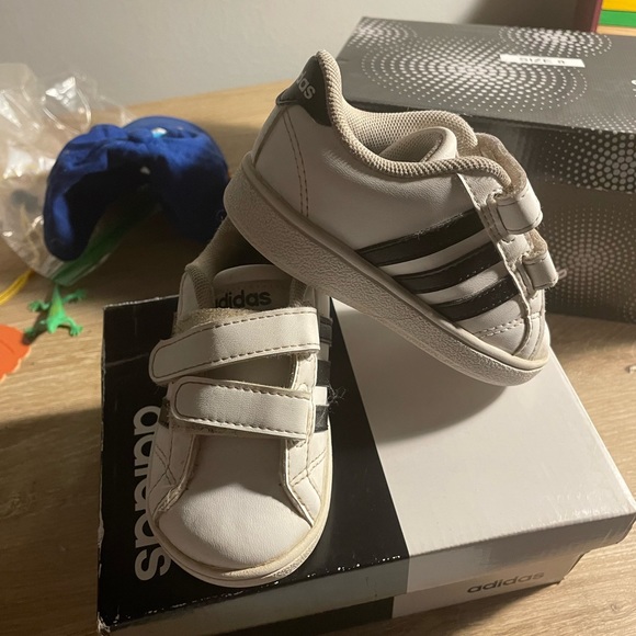 Adidas original 3 stripe sneakers 5 K - Picture 1 of 4